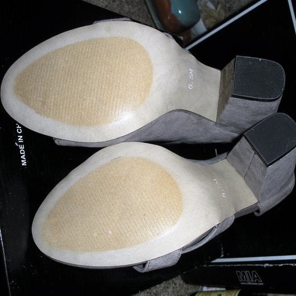 MIA NEW IN BOX gray suede booties open toed, Perfect! - Picture 4 of 5